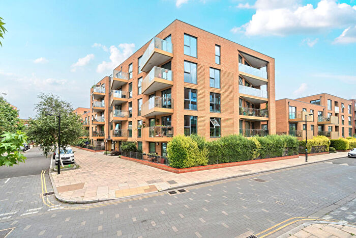 1 Bedroom Apartment For Sale In Dobson Walk, London, SE5