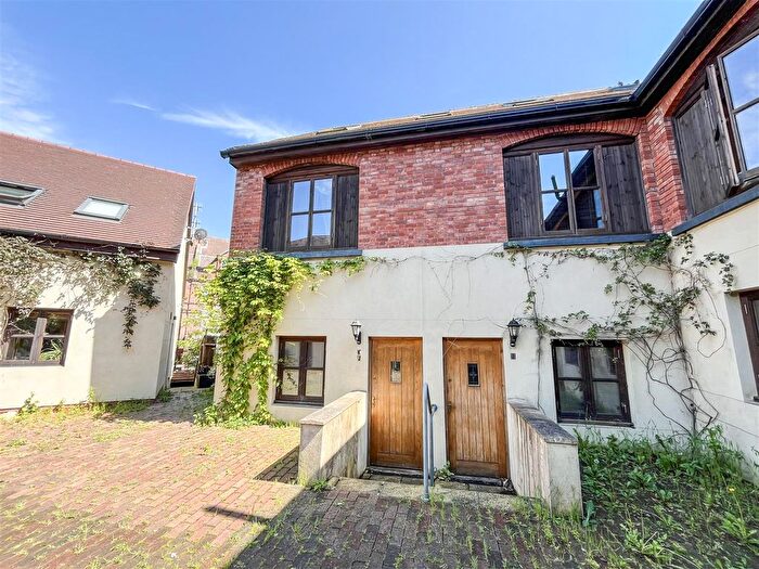 2 Bedroom Flat To Rent In Tower Road West, St. Leonards, TN38