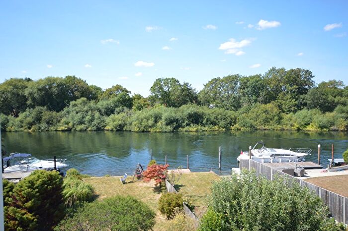4 Bedroom Detached House For Sale In Dunally Park, Shepperton, TW17