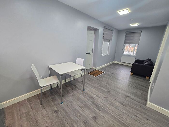 1 Bedroom Flat To Rent In The Burroughs, London, NW4