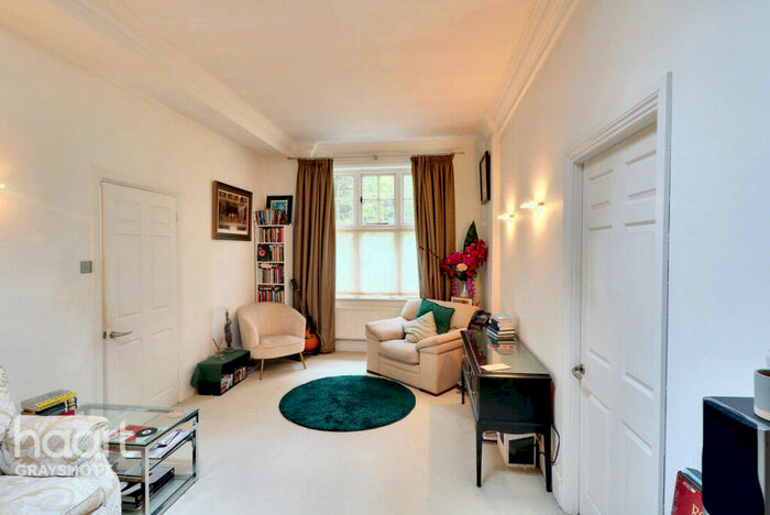 1 Bedroom Apartment For Sale In Tilford Road, Hindhead, GU26