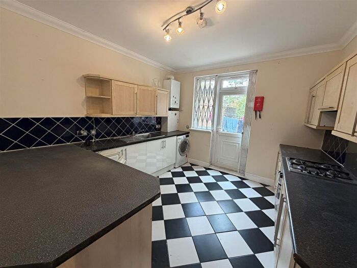 2 Bedroom Flat To Rent In Hounslow, TW3