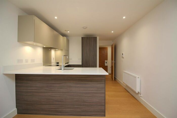 2 Bedroom Flat To Rent In Watling Street, Radlett WD7