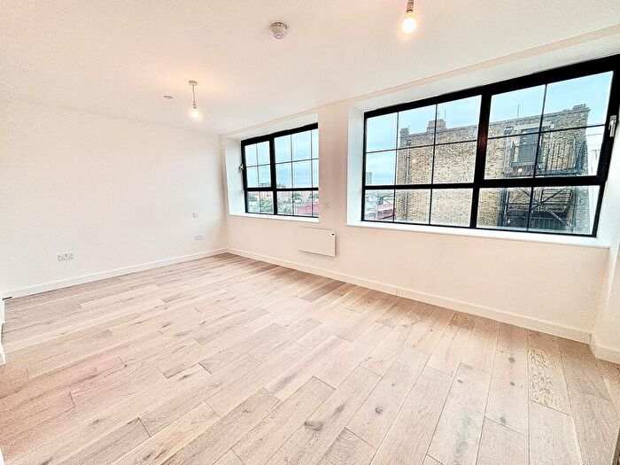 Flat To Rent In Caroline Street, Limehouse, E1