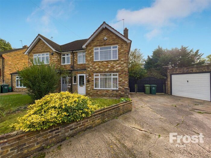 4 Bedroom Semi-Detached House To Rent In Hendon Way, Stanwell, Staines-Upon-Thames, Surrey, TW19