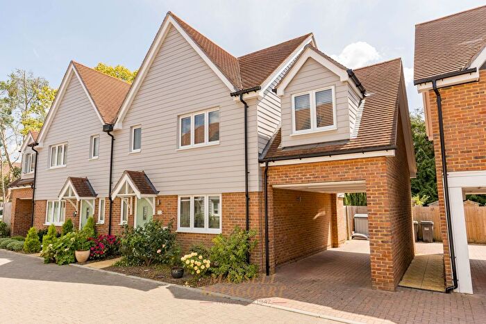 3 Bedroom Semi-Detached House For Sale In Ashplats Mews, East Grinstead, RH19
