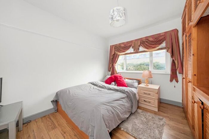 5 Bedroom End Of Terrace House For Sale In Bewlys Road, London, SE27
