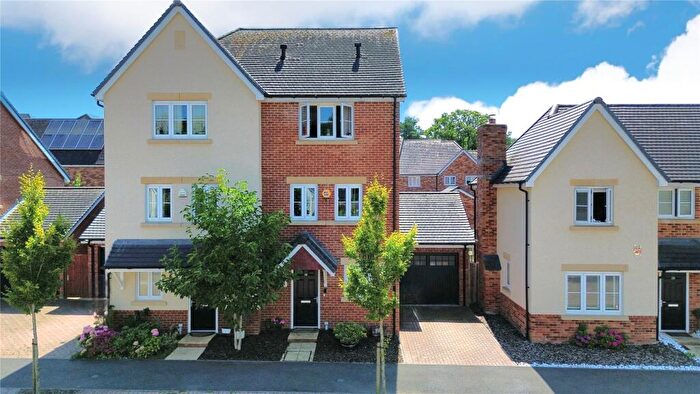 4 Bedroom Semi-Detached House For Sale In Warbler Road, Farnborough, Hampshire, GU14