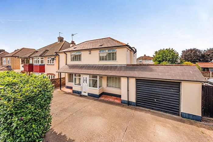 4 Bedroom Detached House For Sale In Queenswood Road, Sidcup, Kent, DA15
