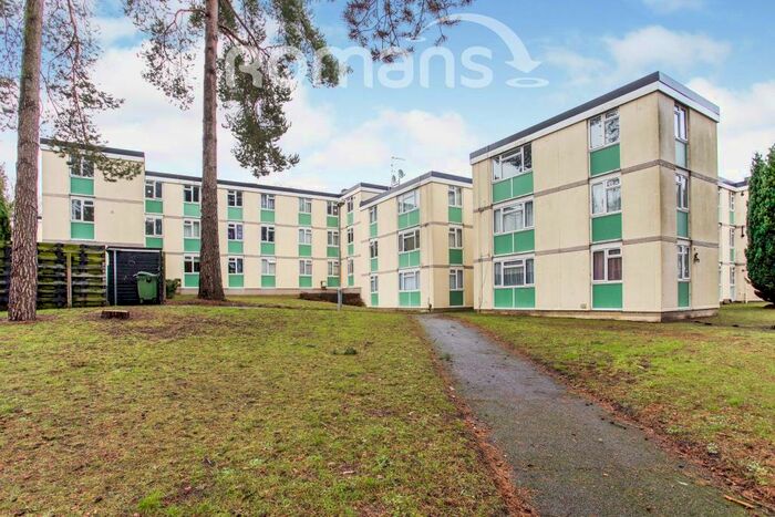2 Bedroom Apartment To Rent In Hambleden Court, Bracknell, RG12