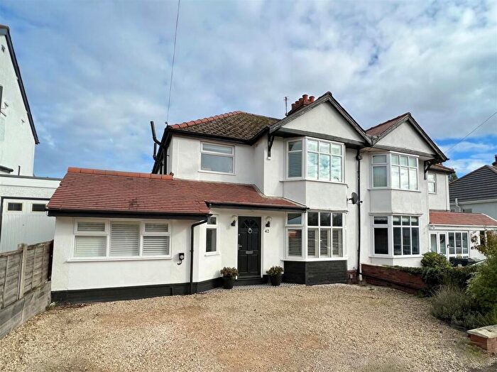 3 Bedroom Semi Detached House For Sale In Meriden Avenue, Stourbridge, DY8