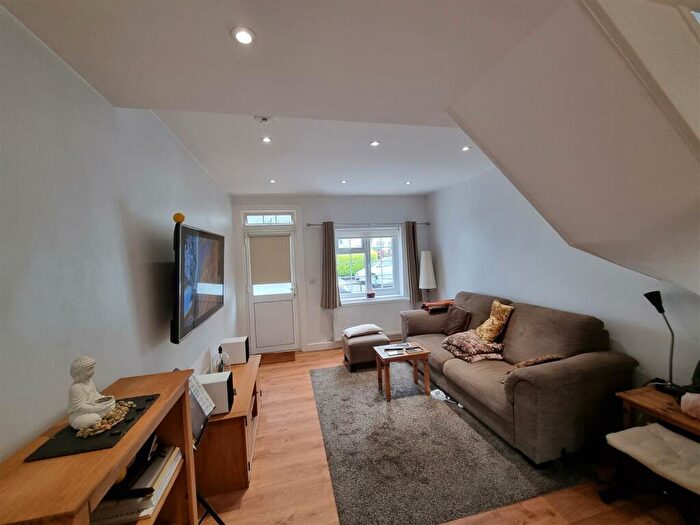 2 Bedroom End Of Terrace House To Rent In Cranmer Road, Croydon, CR0