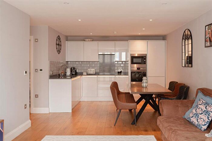 2 Bedroom Apartment For Sale In Albert Road North, Reigate, RH2