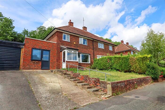 3 Bedroom Semi-Detached House For Sale In Winifred Road, Coulsdon, CR5