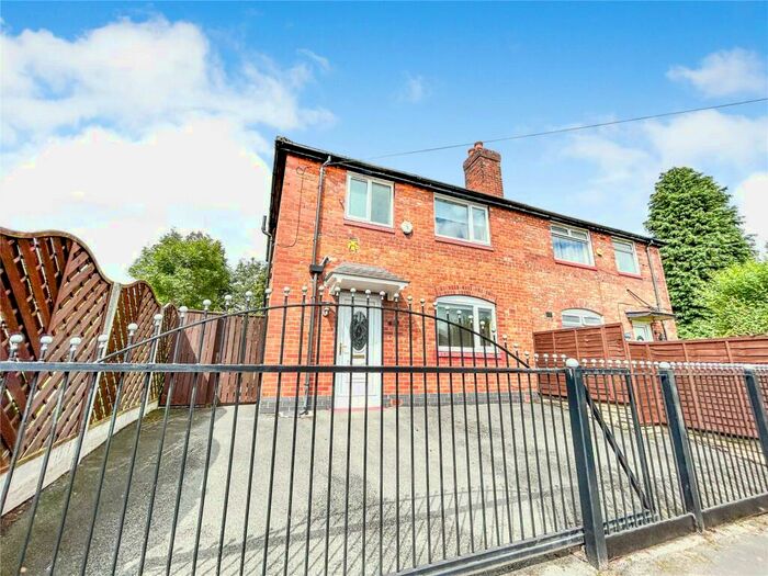 4 Bedroom Semi-Detached House To Rent In Yew Tree Road, Withington, M20