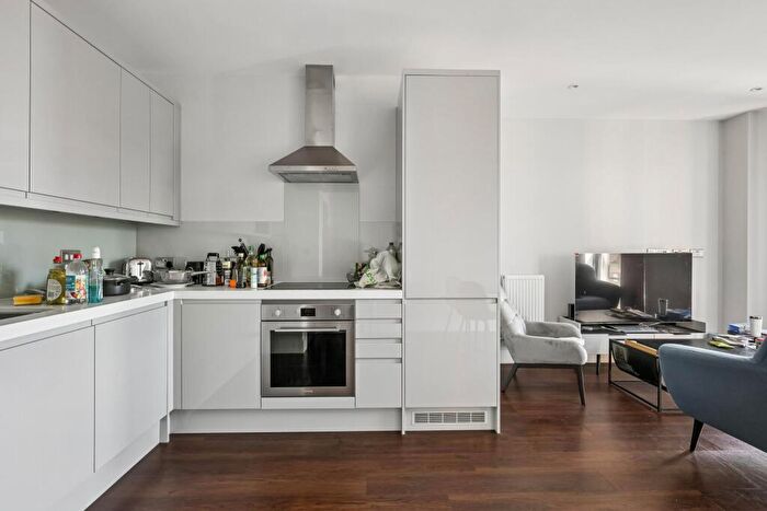 1 Bedroom Apartment To Rent In Avalon Point, Silvocea Way, London, E14