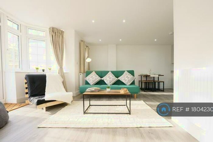 3 Bedroom Detached House To Rent In Barn Rise, Wembley, HA9