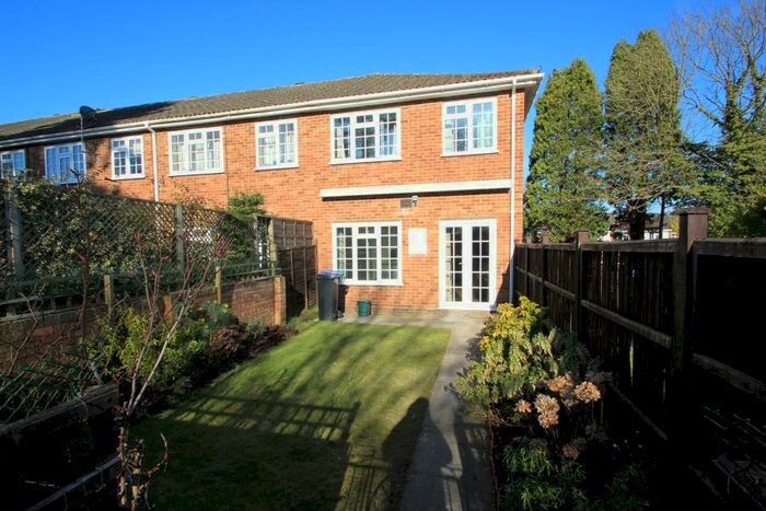 3 Bedroom End Of Terrace House To Rent In Woking, GU22