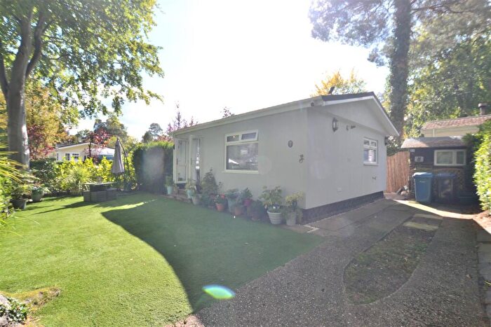 1 Bedroom Mobile Home For Sale In Green Glades, Grange Estate, Church Crookham, GU52