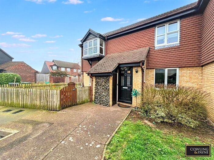2 Bedroom Maisonette For Sale In Abbots Court, Basildon, SS15