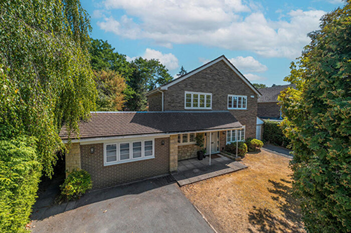 5 Bedroom Detached House For Sale In Dundaff Close, Camberley, Surrey, GU15