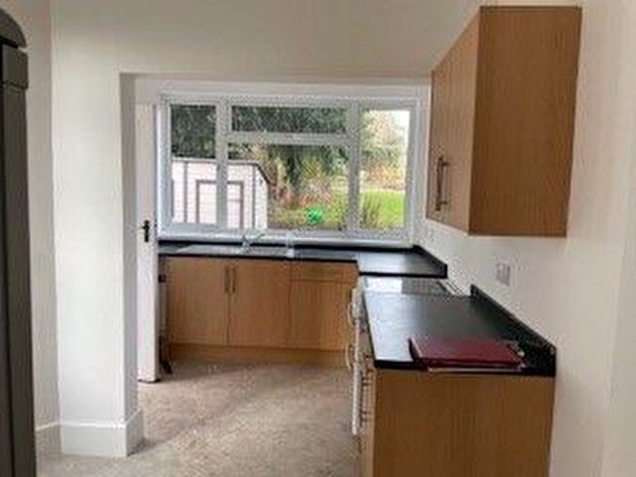 2 Bedroom Bungalow To Rent In Birstall Road, Birstall, Leicester, LE4