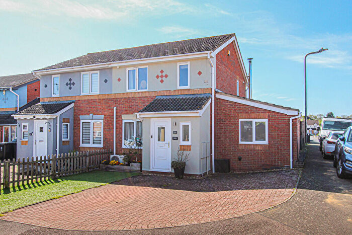 3 Bedroom Semi Detached House For Sale In Middle Grass, Irthlingborough, NN9