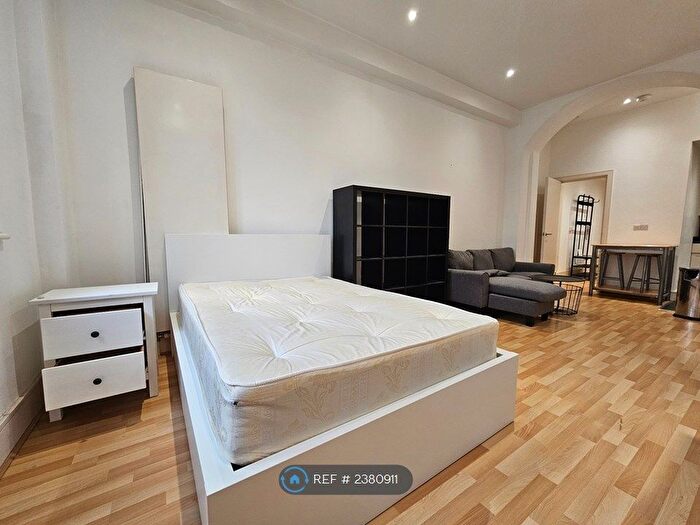 1 Bedroom Flat To Rent In Bernhard Baron House, London, E1