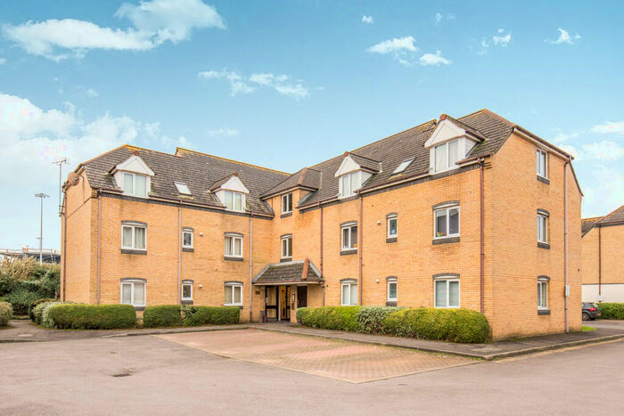 2 Bedroom Apartment To Rent In Atlantic Close, Ocean Village, SO14