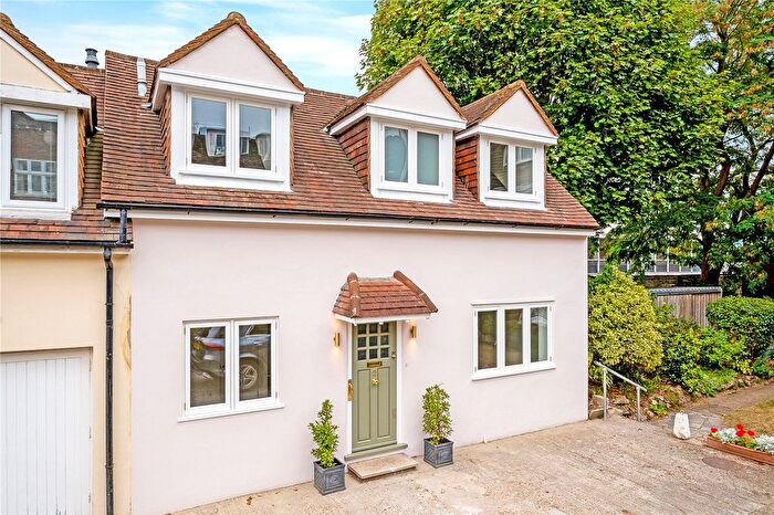 2 Bedroom Detached House For Sale In The Gateways, Park Lane, Richmond, TW9