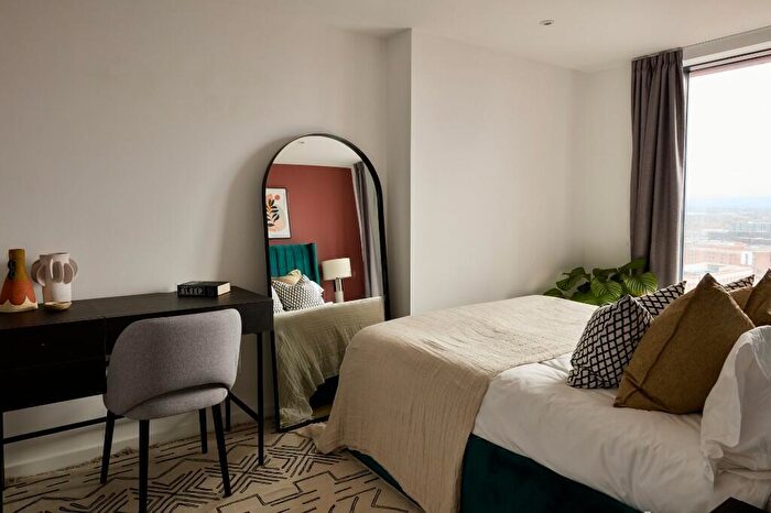 3 Bedroom Flat To Rent In Flat, Dyche Street, Manchester, Greater Manchester, M4