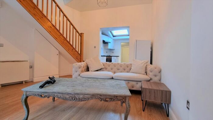 3 Bedroom End Of Terrace House To Rent In Casterton Street, London, Hackney E8