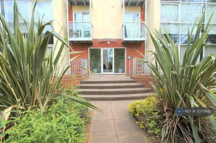 2 Bedroom Flat To Rent In Woodcote Road, Wallington, SM6