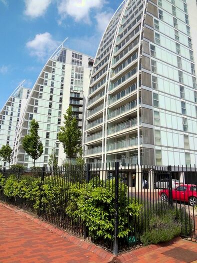 2 Bedroom Flat To Rent In The Quays, Salford, M50