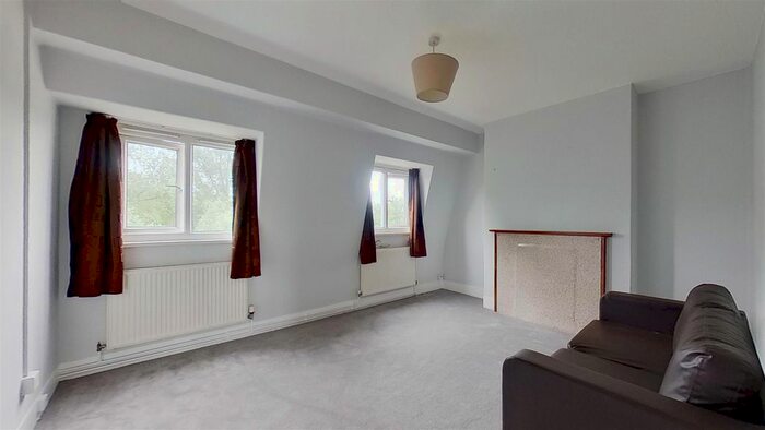 3 Bedroom Flat To Rent In Wandle Way, London, SW18