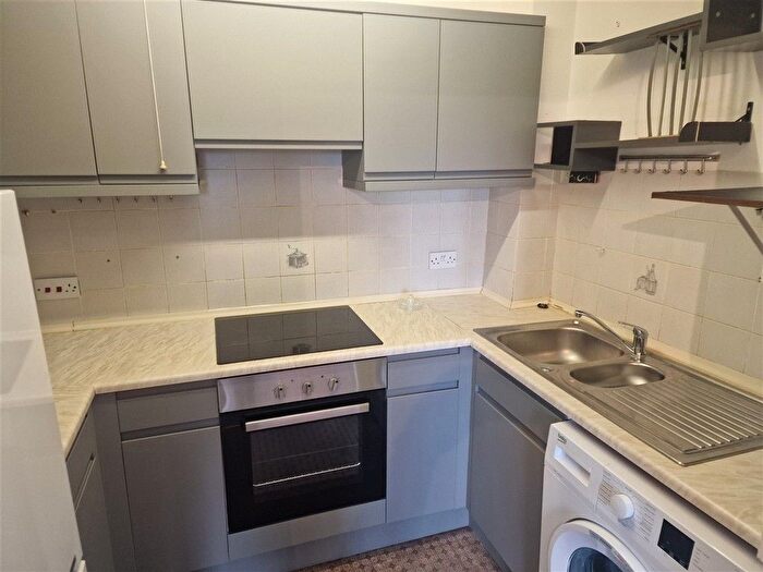 1 Bedroom Flat For Sale In Queens Parade, Cliftonville, Margate, Kent, CT9