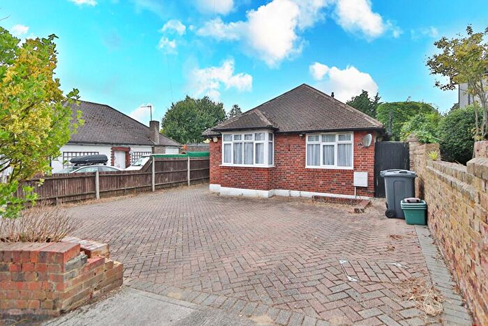 4 Bedroom Bungalow To Rent In Matlock Way, New Malden, KT3