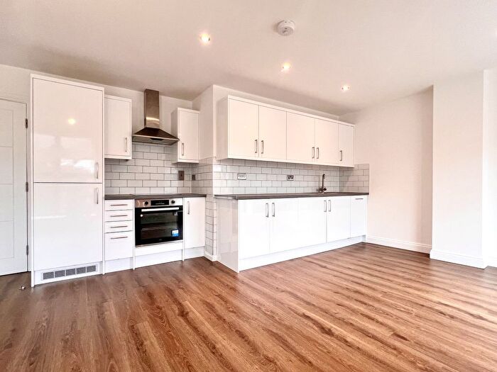 1 Bedroom Flat To Rent In High Street, Brentwood, CM14