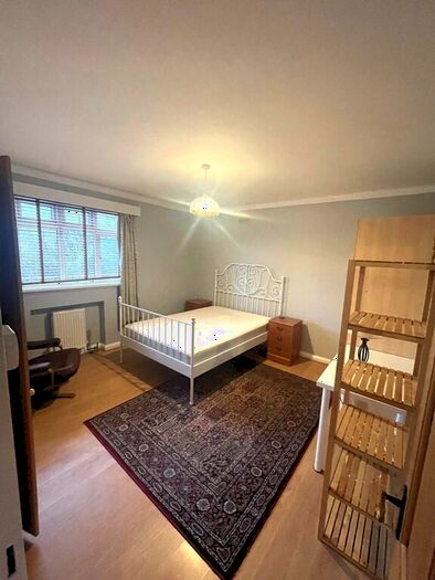 3 Bedroom Flat To Rent In Brae Court, Kingston Hill, KT2
