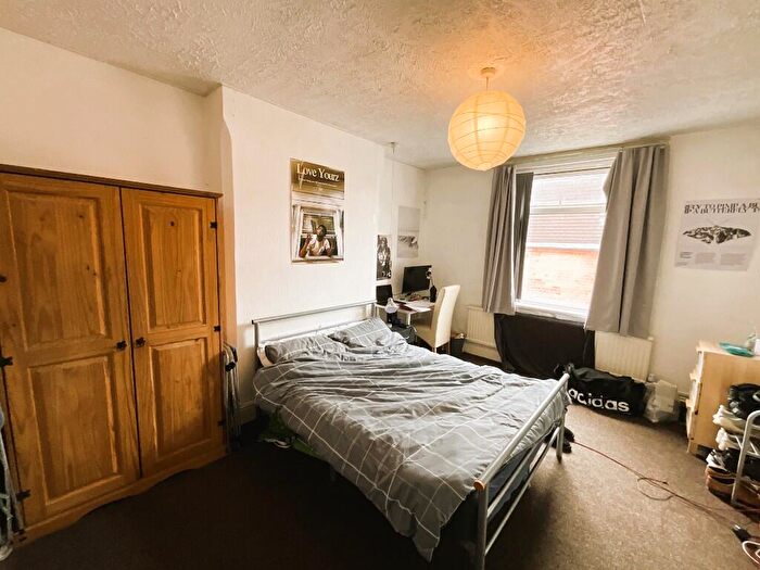 5 Bedroom End Of Terrace House To Rent In Lenton Boulevard, Nottingham, Nottinghamshire, NG7