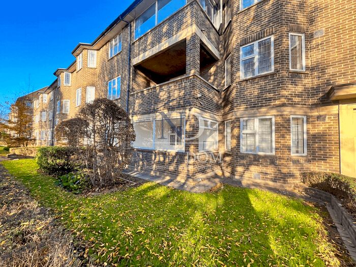 2 Bedroom Flat To Rent In Great West Road, Hounslow, TW5