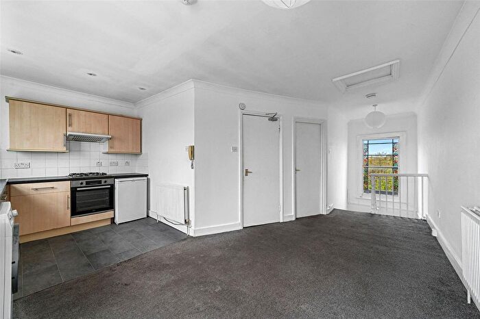 1 Bedroom Flat To Rent In Blurton Road, Hackney, London, E5