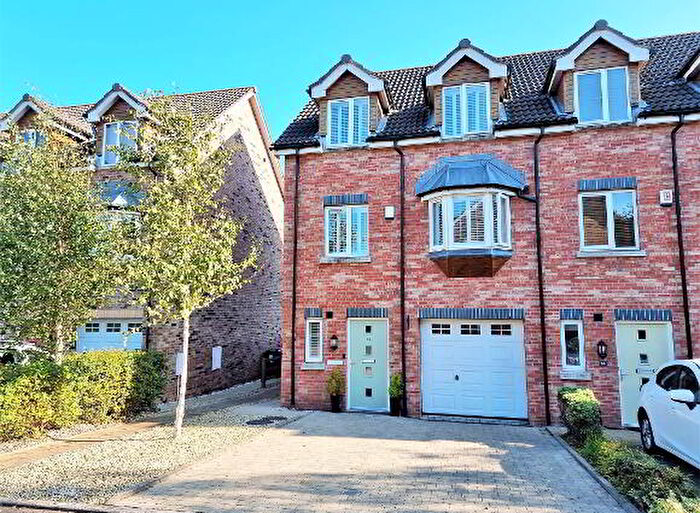 4 Bedroom TownHouse For Sale In Weavers Mews, Lisburn, BT28