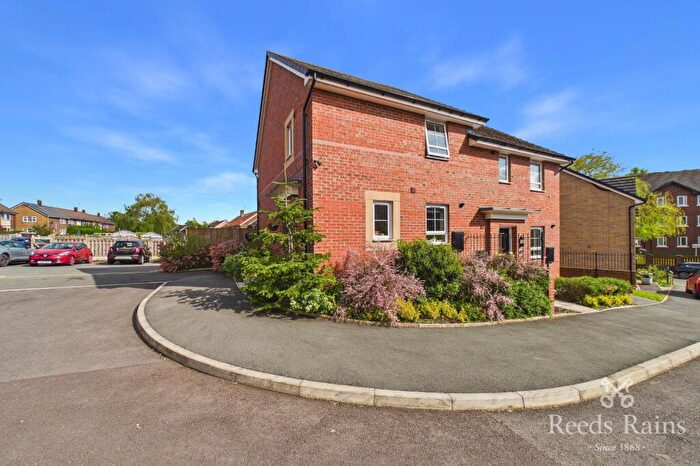3 Bedroom Semi-Detached House For Sale In Oakfield Close, Hyde, Greater Manchester, SK14