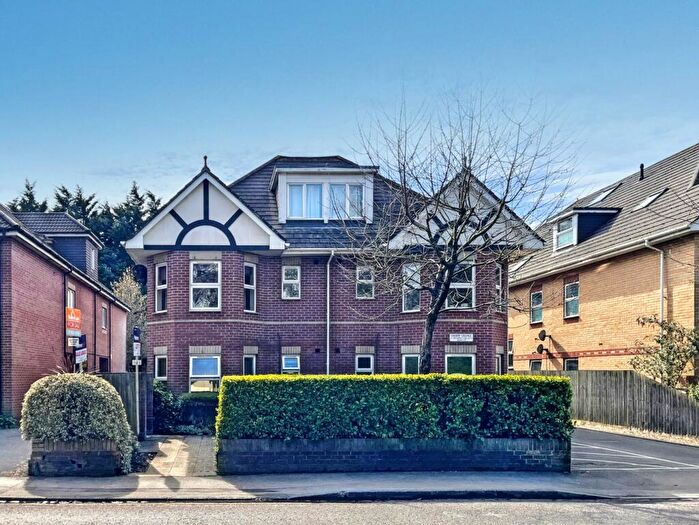 2 Bedroom Apartment To Rent In Charminster, Bournemouth * Ready To Move In*, BH8