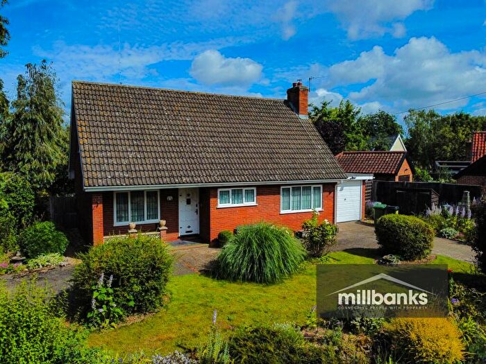 4 Bedroom Chalet For Sale In Wretham Road, Great Hockham, IP24