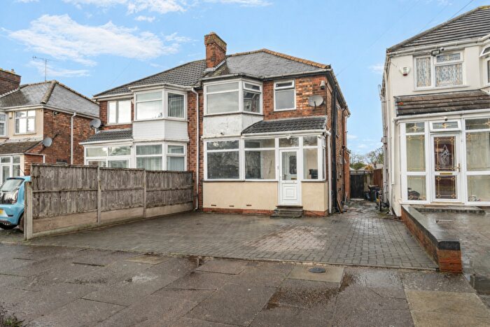 3 Bedroom Semi Detached House For Sale In Fairholme Road, Birmingham, B36