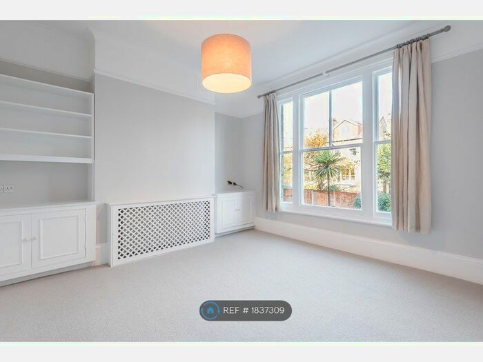 1 Bedroom Flat To Rent In Spencer Walk, London, SW15