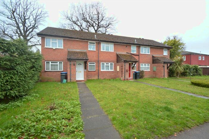 1 Bedroom Flat To Rent In Princess Marys Road, Addlestone, KT15