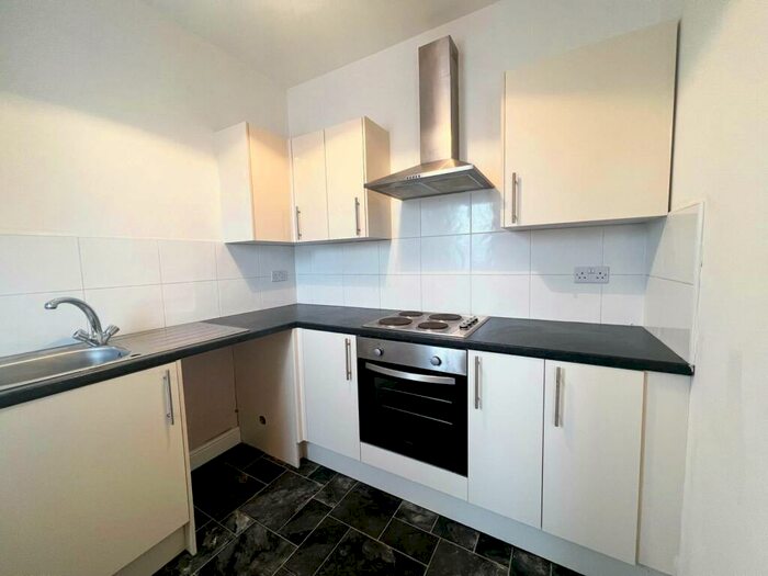 2 Bedroom Flat To Rent In Holderness Road, Hull, HU9